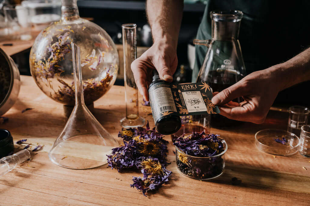 Ble Lilly Extract flowers and lab equipment
