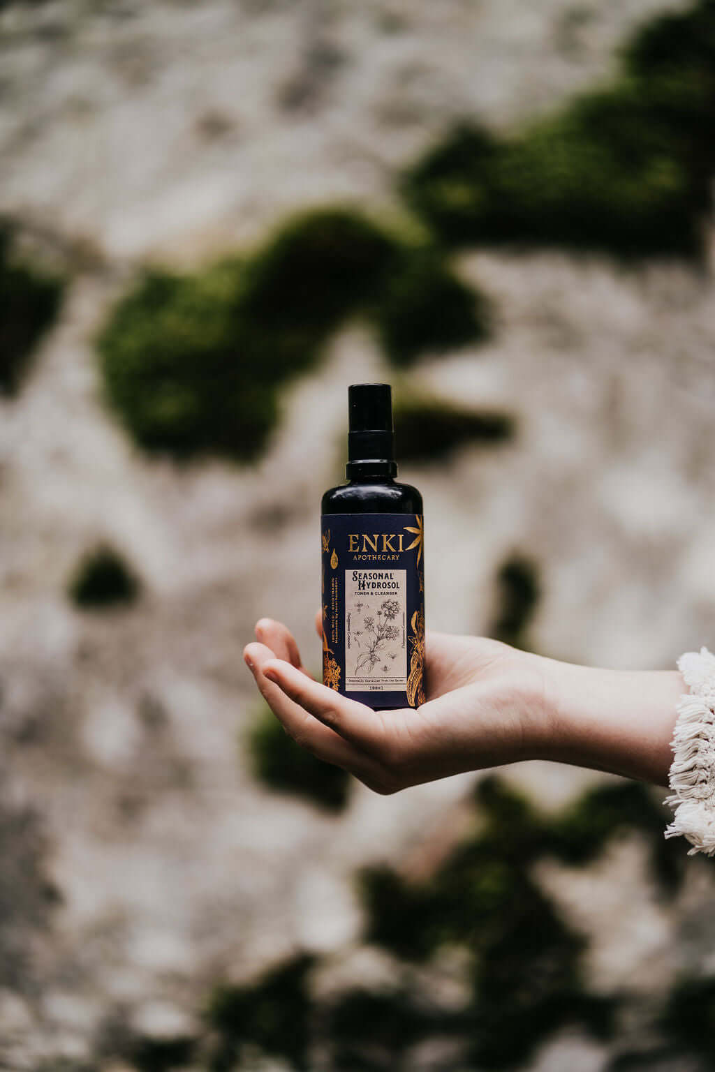 Botanical hydrosol toner mist